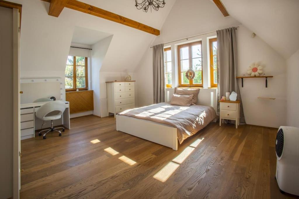 7 Bedroom Secluded Villa Close To Prague Ricany  Exterior photo